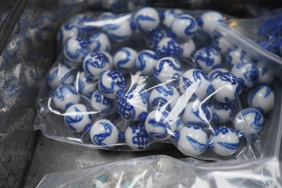 A small quantity of assorted costume jewellery.